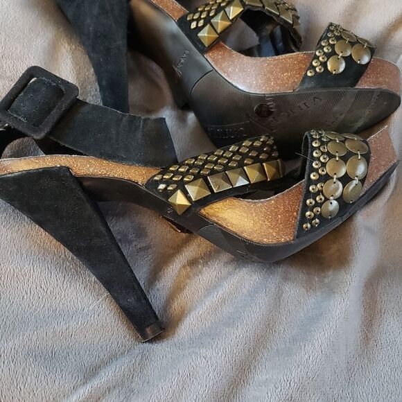 Vince Camuto leather and wood studded sandals - Picture 3 of 5